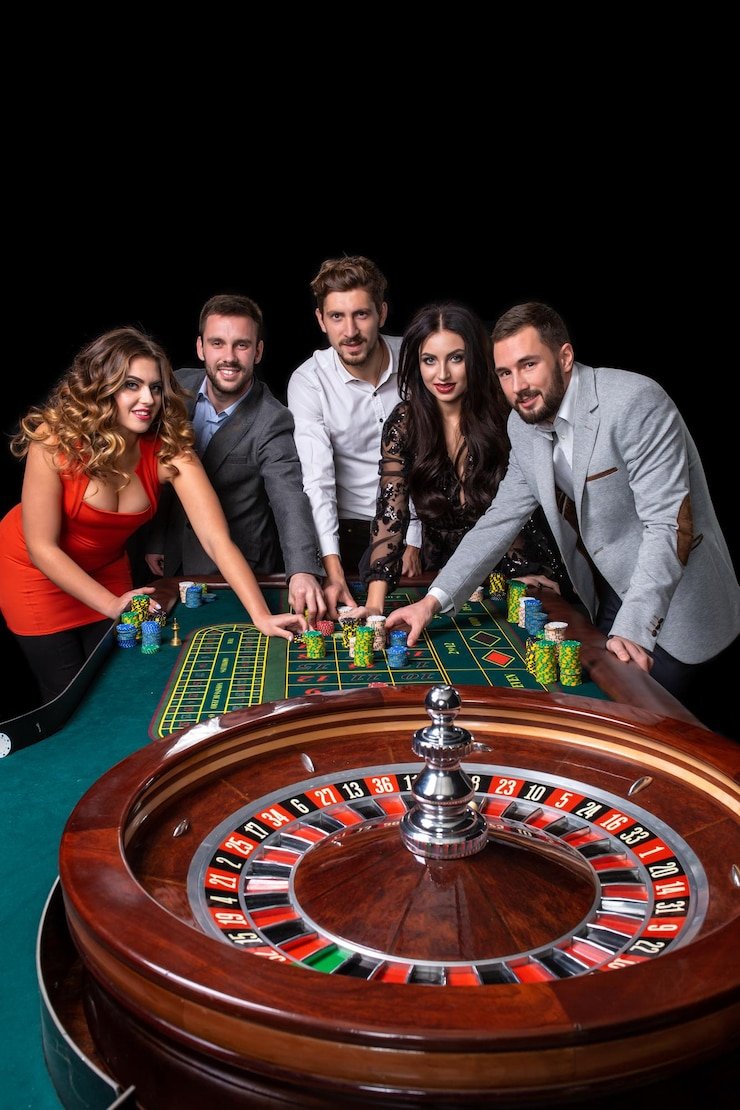 Dealer Sic Bo Dadu profesional melempar tiga dadu