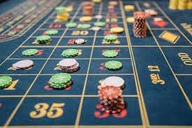 Contoh chat langsung dealer di meja baccarat The Dog House dengan pemain Indonesia